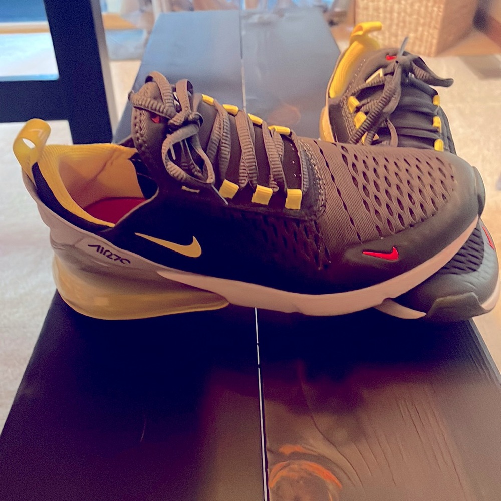Nike Airmax 270, size 6 youth, fits 7.5 in women